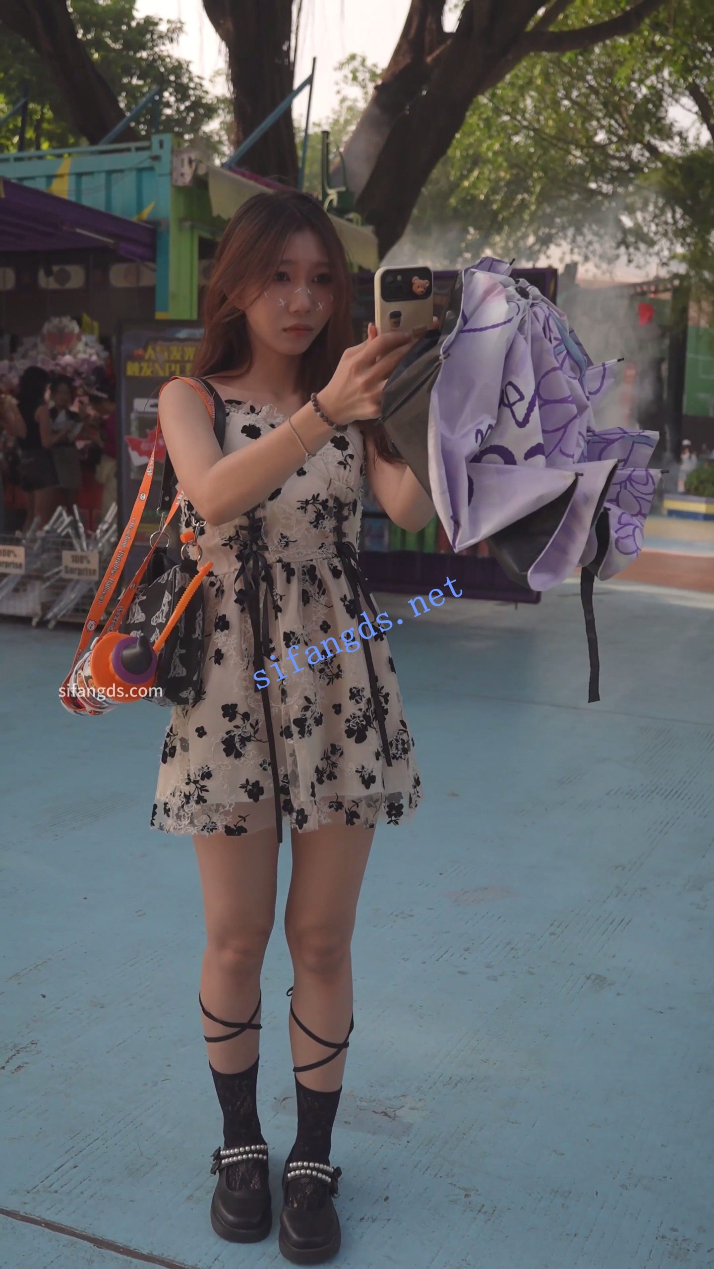 (BC-AA-580)吊带花裙小姐姐逛街..抬腿拿东西CD蕾丝边粉内 [某房同步]