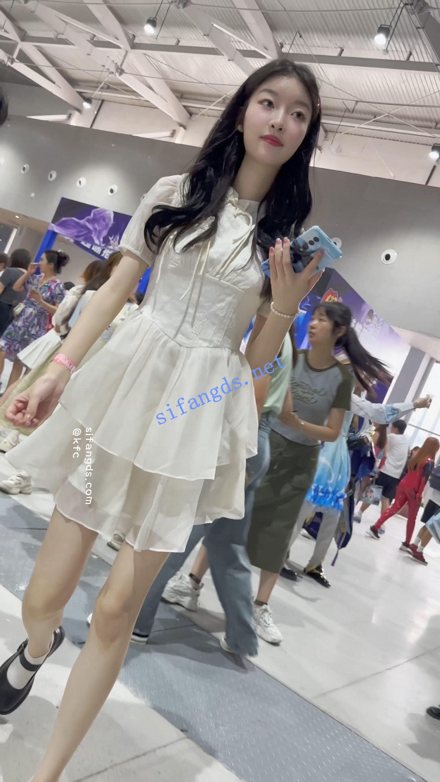 【KFC】白色长裙学生妹独自逛街·白色内内前后CD[某房同步]